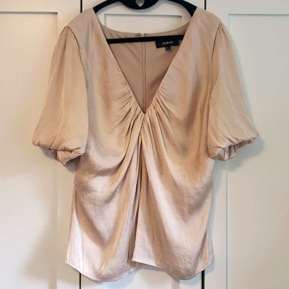 Aakaa Champagne Billowy Sleeve Vneck Top